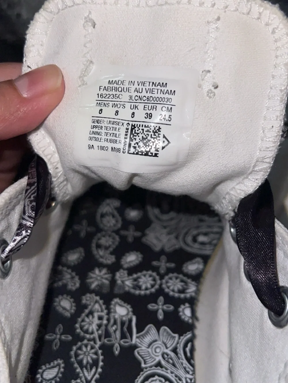 Converse men's White Low Top Sneakers with Black Patterned Ribbon Laces - Picture 4 of 6